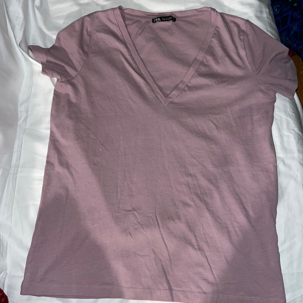 Zara Sz Sm V-neck T-shirt kinda lavender kinda pale pink really pretty though